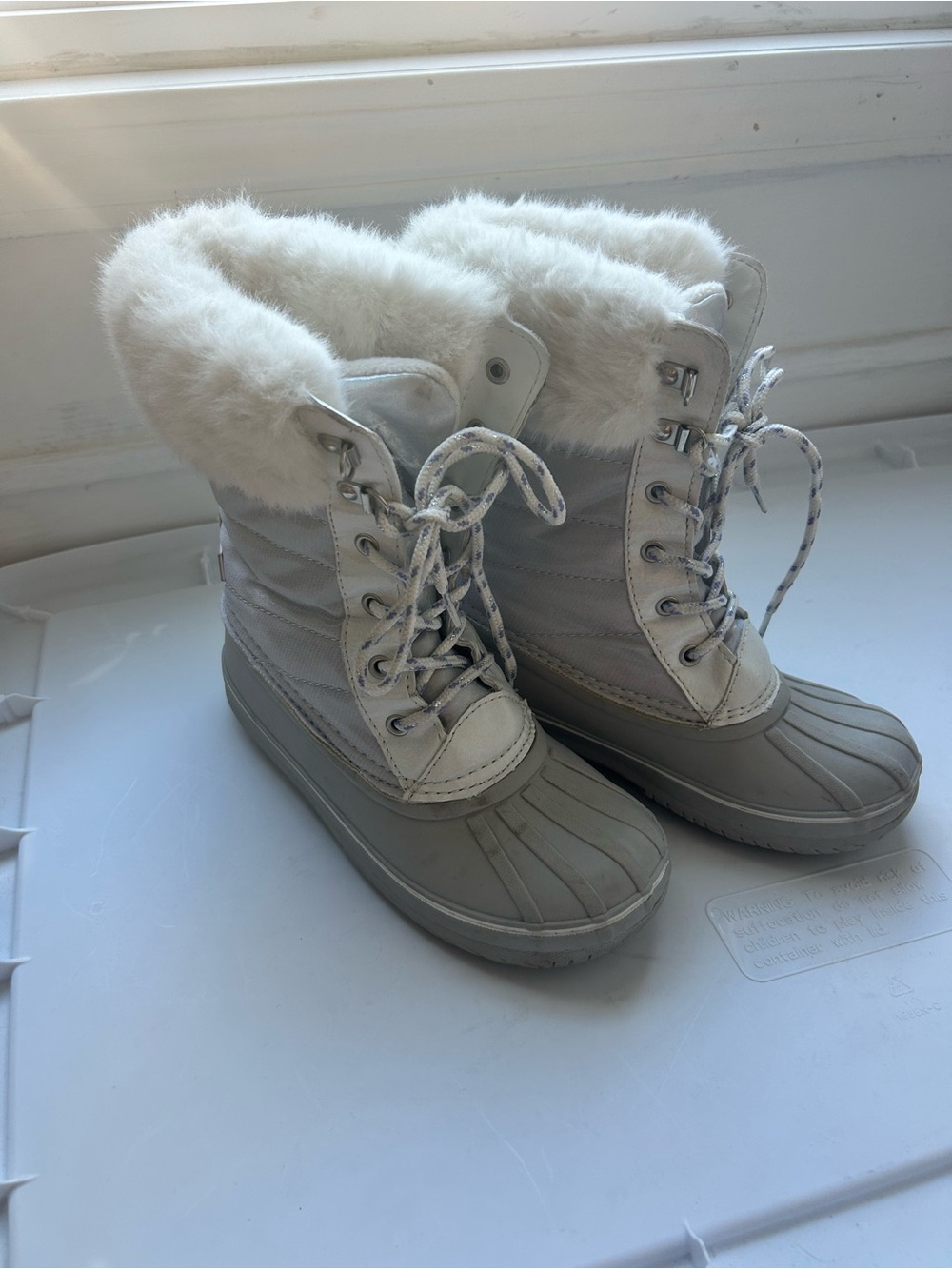 London Fog LFG Downing Faux Fur Duck Boots - Girls Size 2 - Light Grey / Iridesc